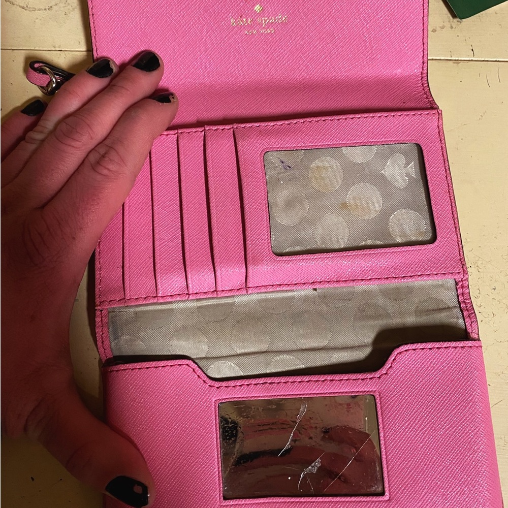 Kate Spade ♠️ wallet! In good condition ♠️Great wallet!! Super cute! ♠️ - Picture 3 of 4